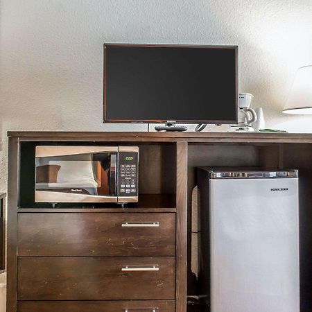 Rodeway Inn & Suites Near Okoboji Lake Milford Buitenkant foto