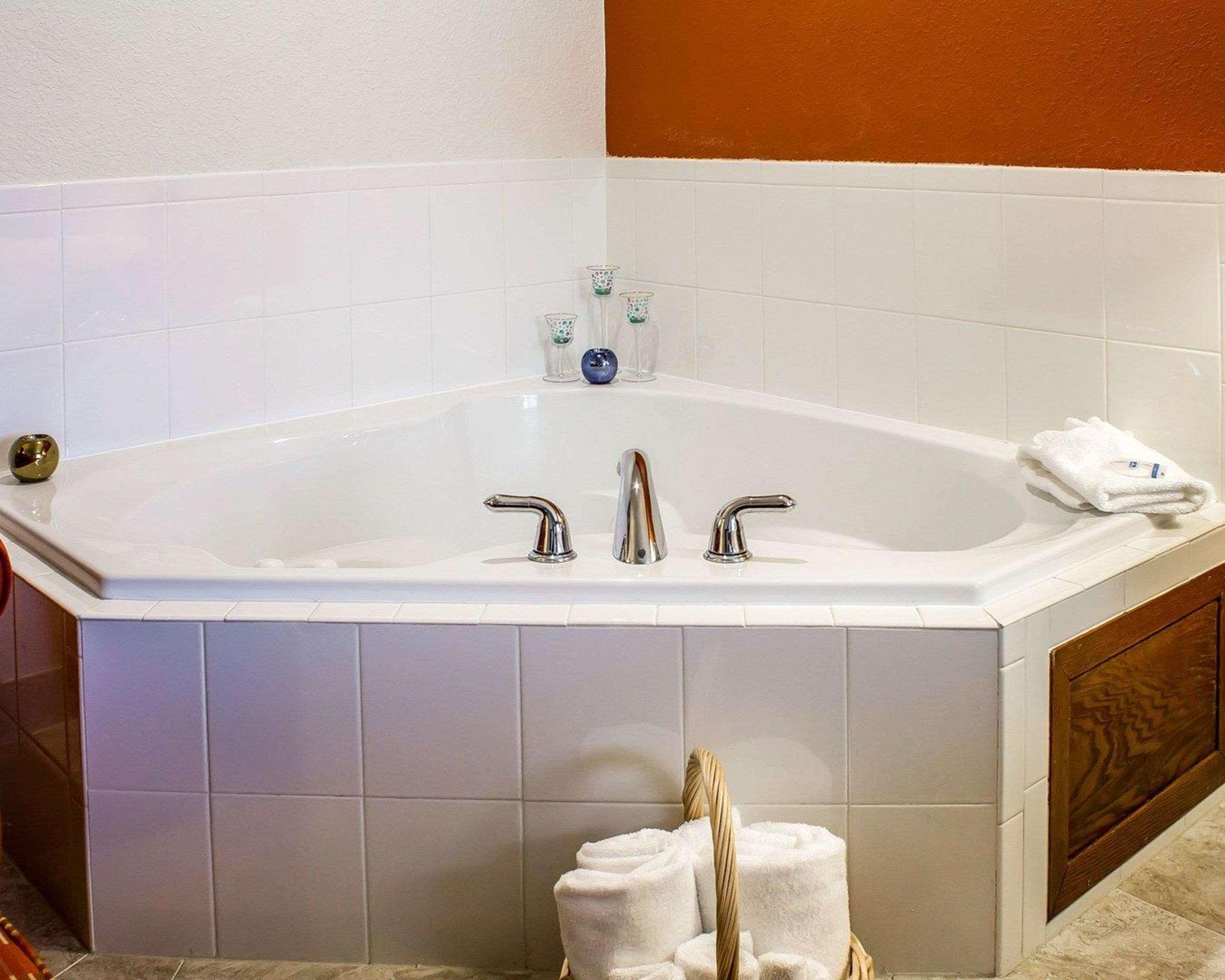 Rodeway Inn & Suites Near Okoboji Lake Milford Buitenkant foto