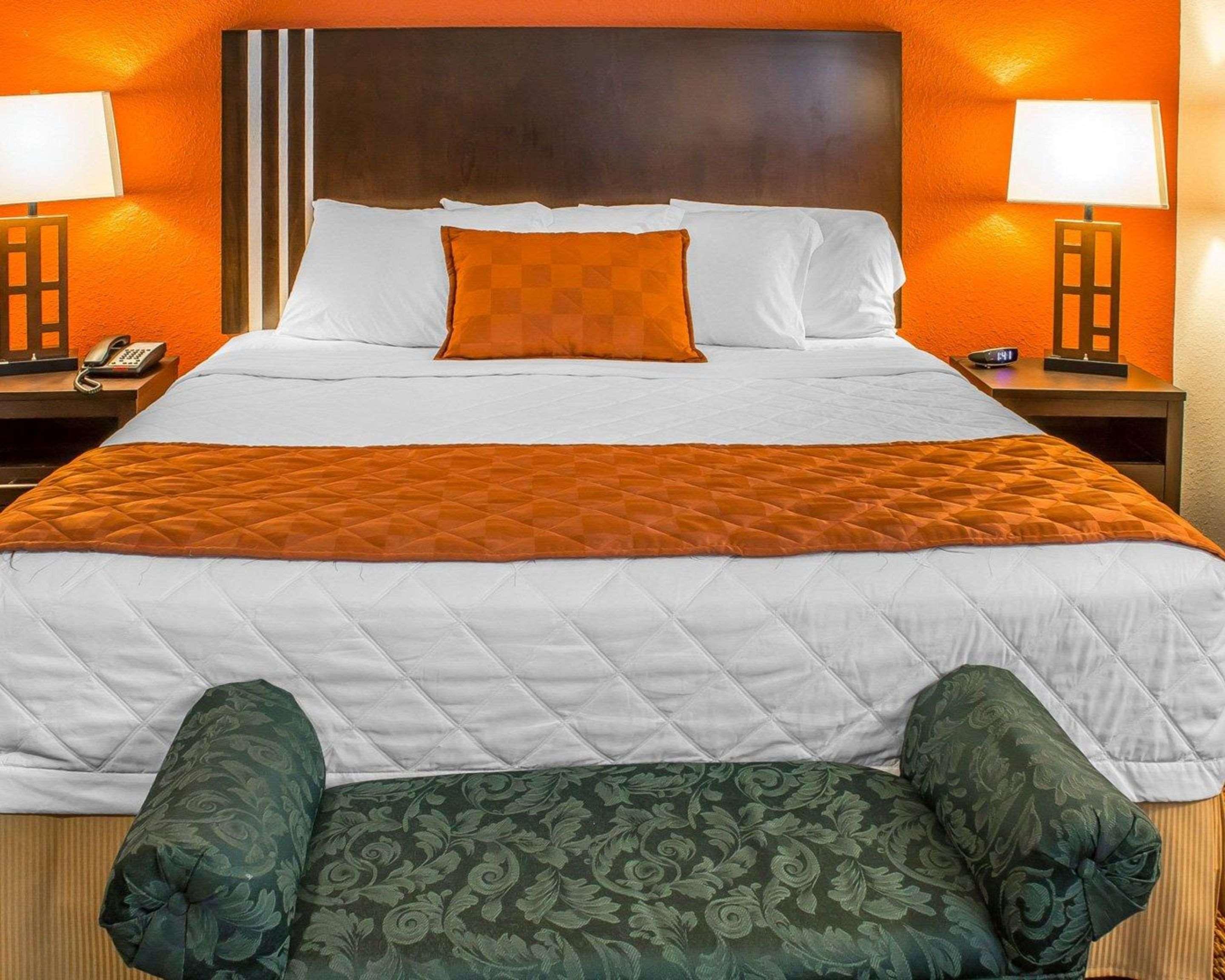 Rodeway Inn & Suites Near Okoboji Lake Milford Buitenkant foto