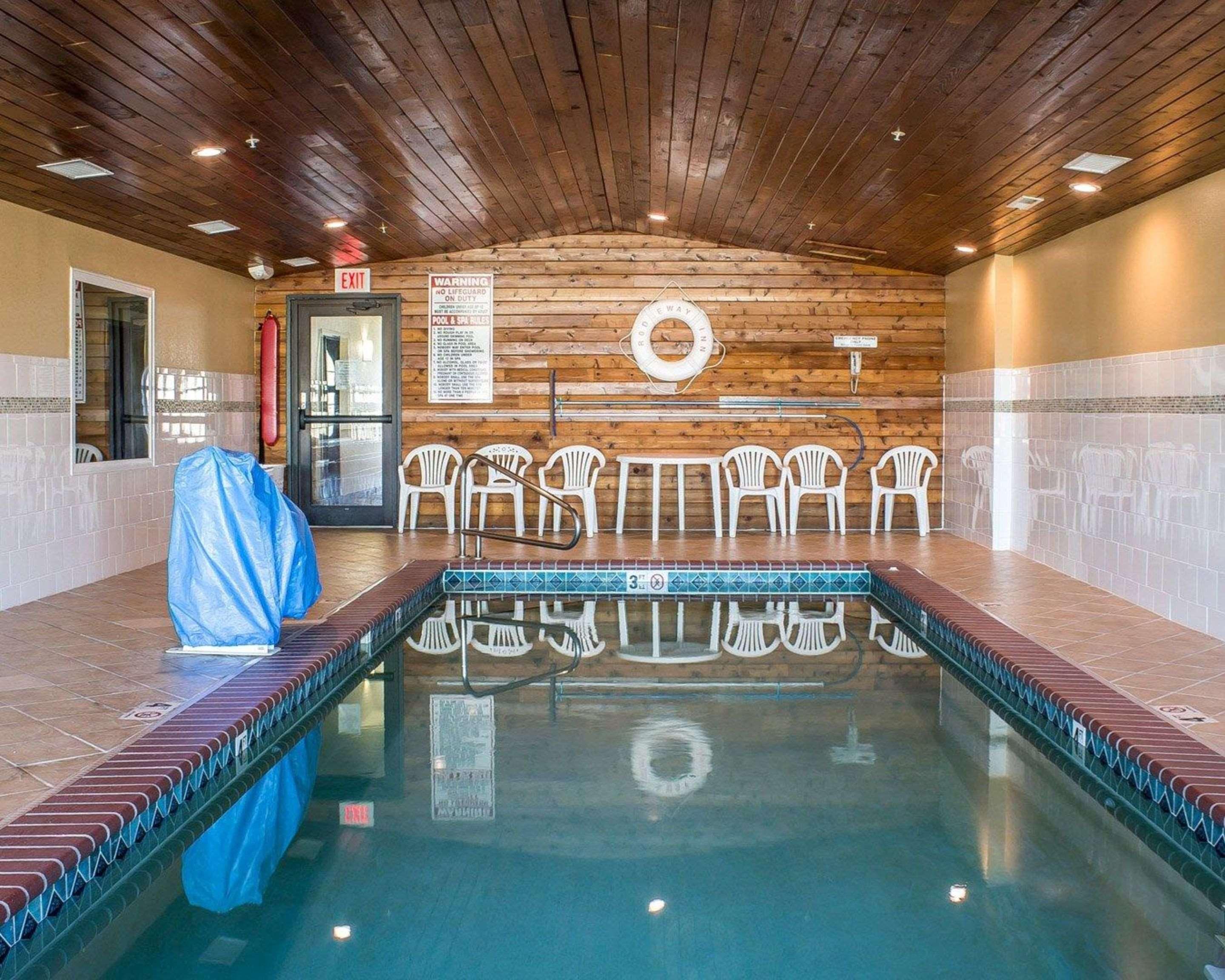 Rodeway Inn & Suites Near Okoboji Lake Milford Buitenkant foto