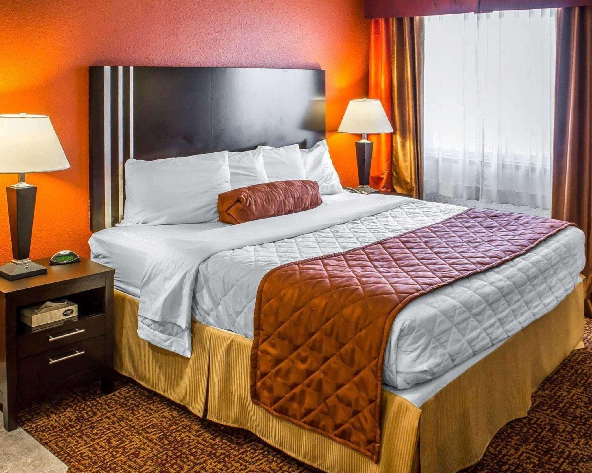 Rodeway Inn & Suites Near Okoboji Lake Milford Buitenkant foto