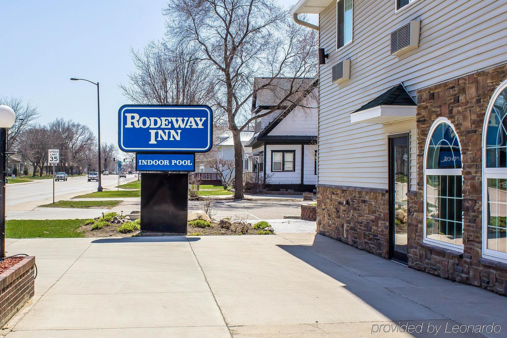 Rodeway Inn & Suites Near Okoboji Lake Milford Buitenkant foto