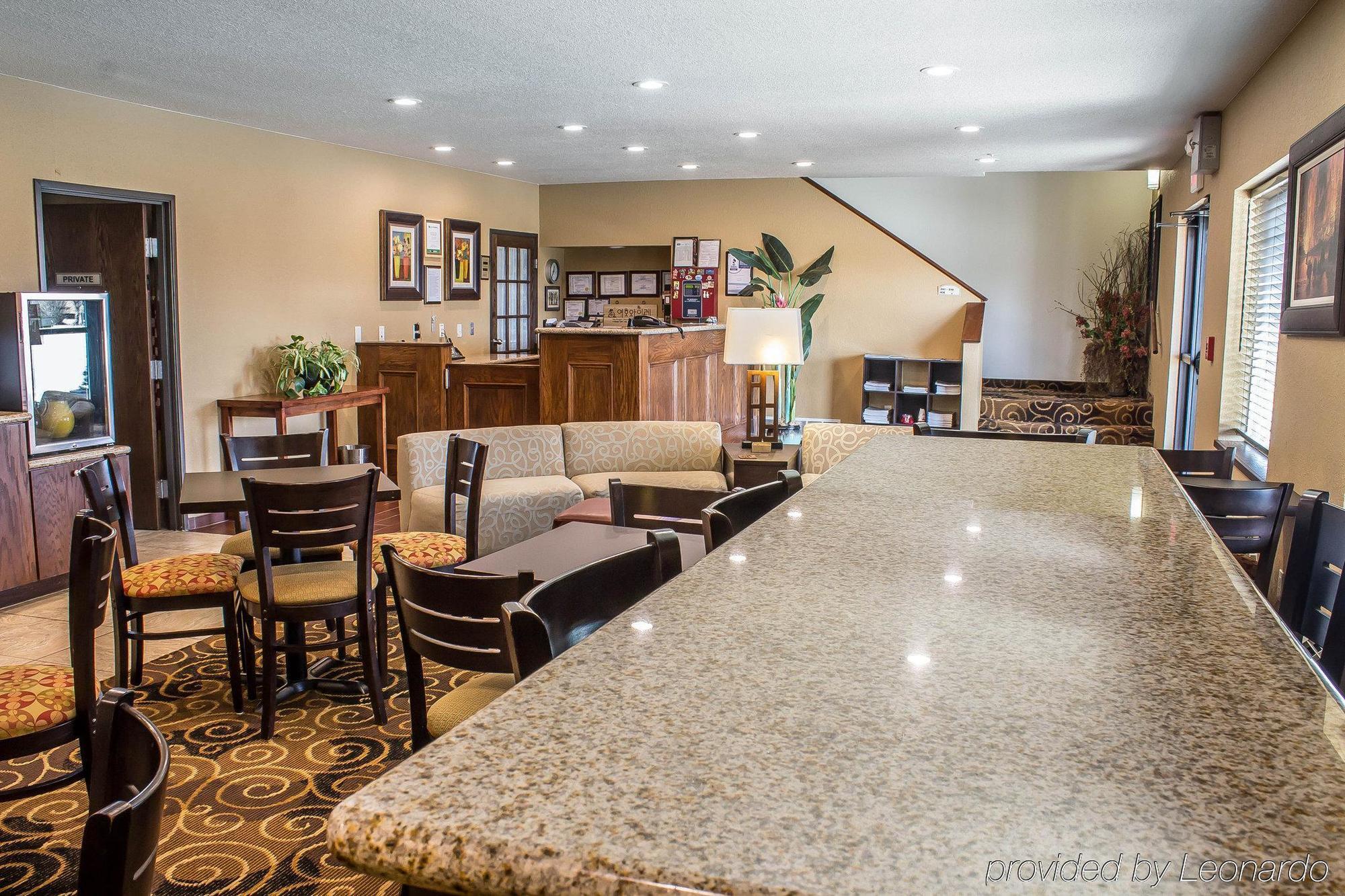 Rodeway Inn & Suites Near Okoboji Lake Milford Buitenkant foto