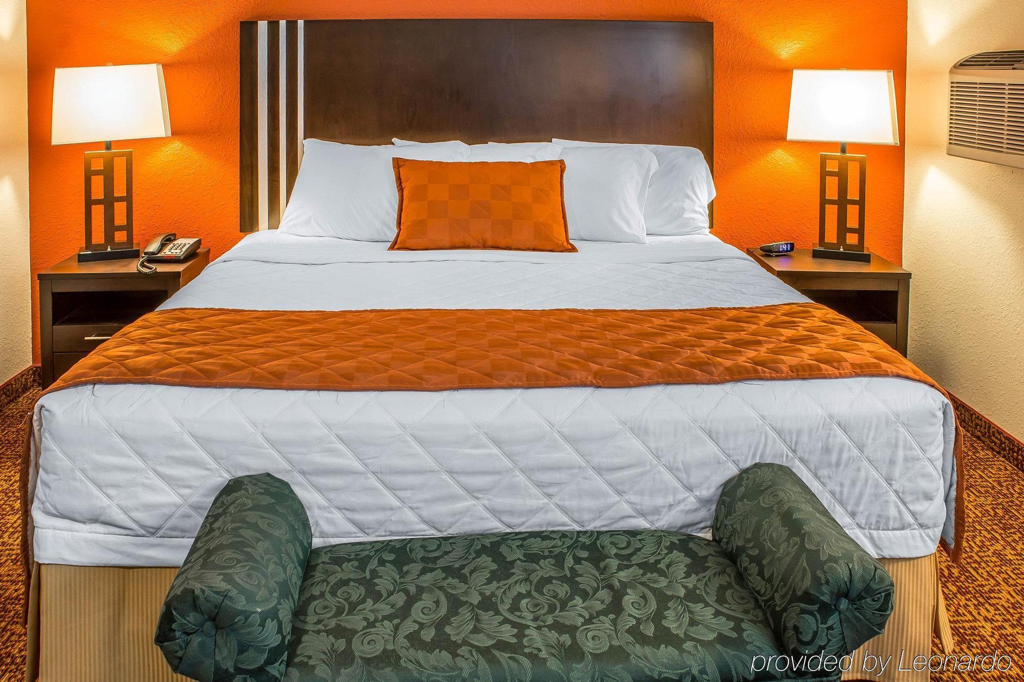 Rodeway Inn & Suites Near Okoboji Lake Milford Buitenkant foto
