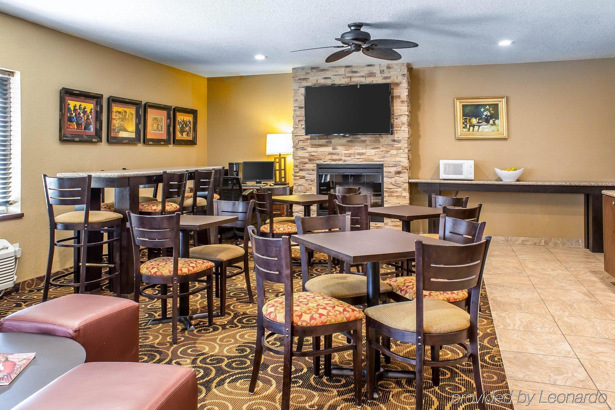 Rodeway Inn & Suites Near Okoboji Lake Milford Buitenkant foto