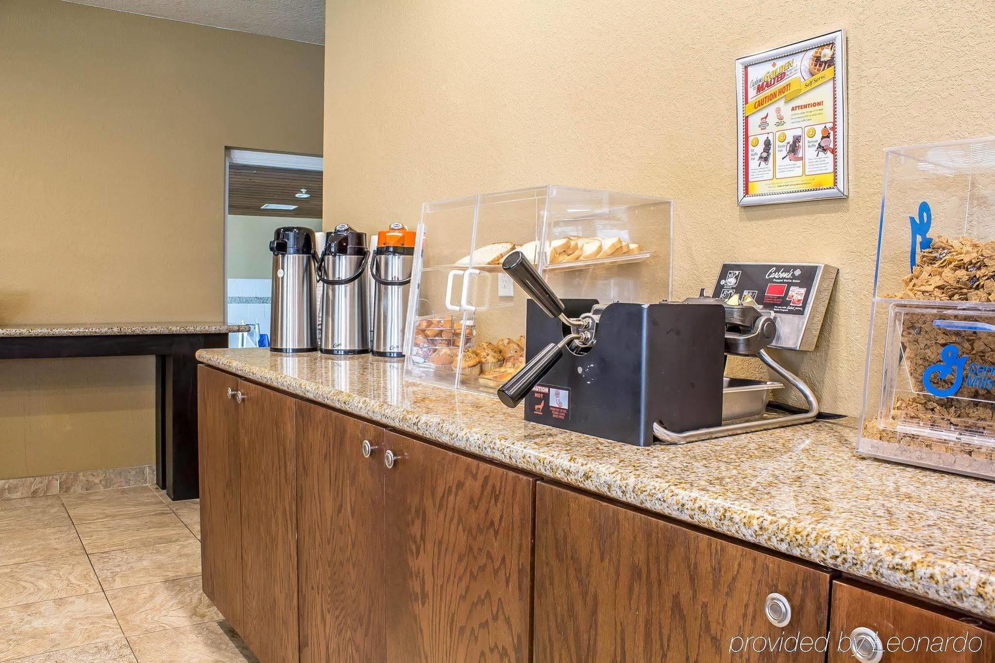 Rodeway Inn & Suites Near Okoboji Lake Milford Buitenkant foto