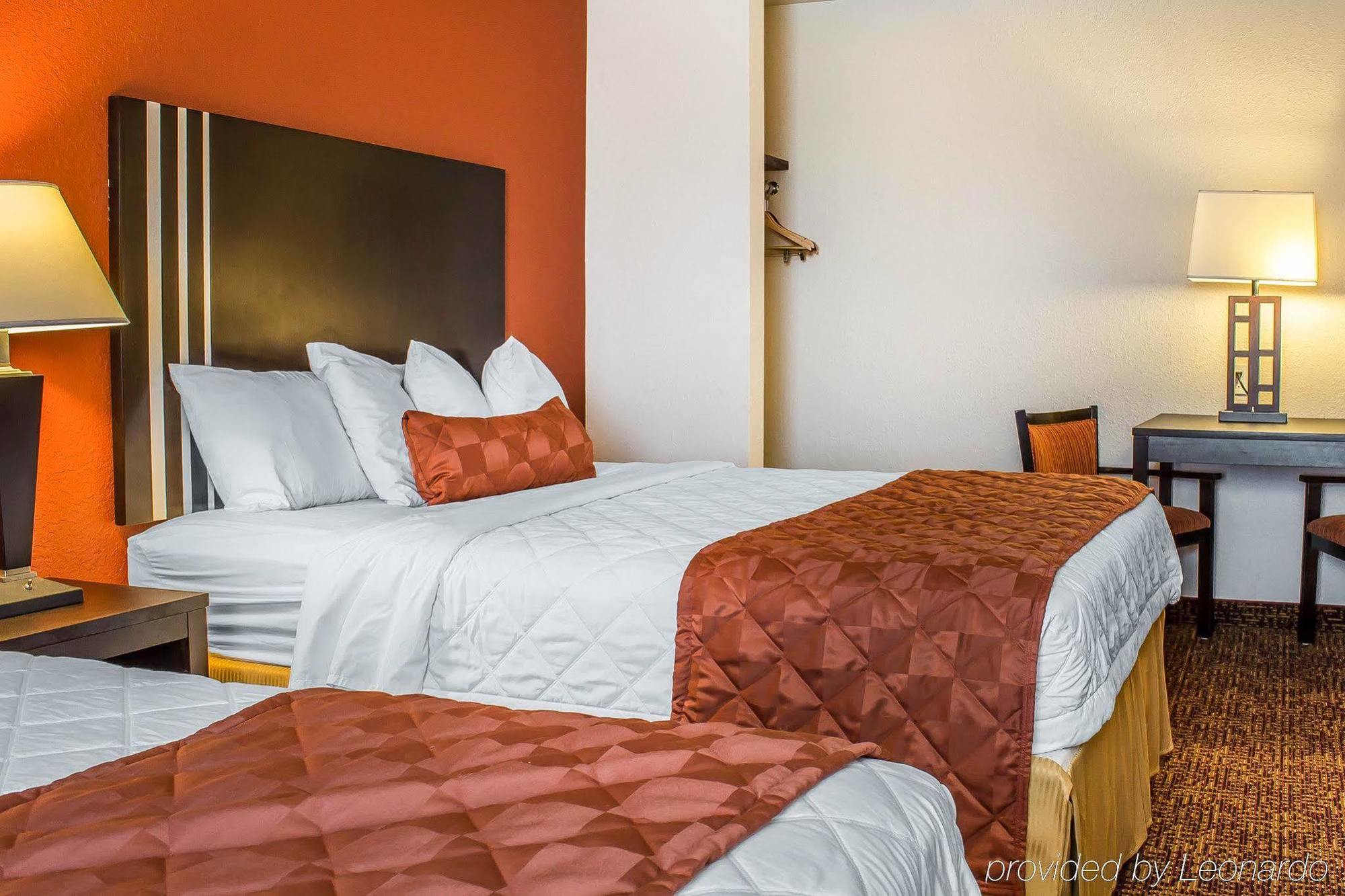 Rodeway Inn & Suites Near Okoboji Lake Milford Buitenkant foto