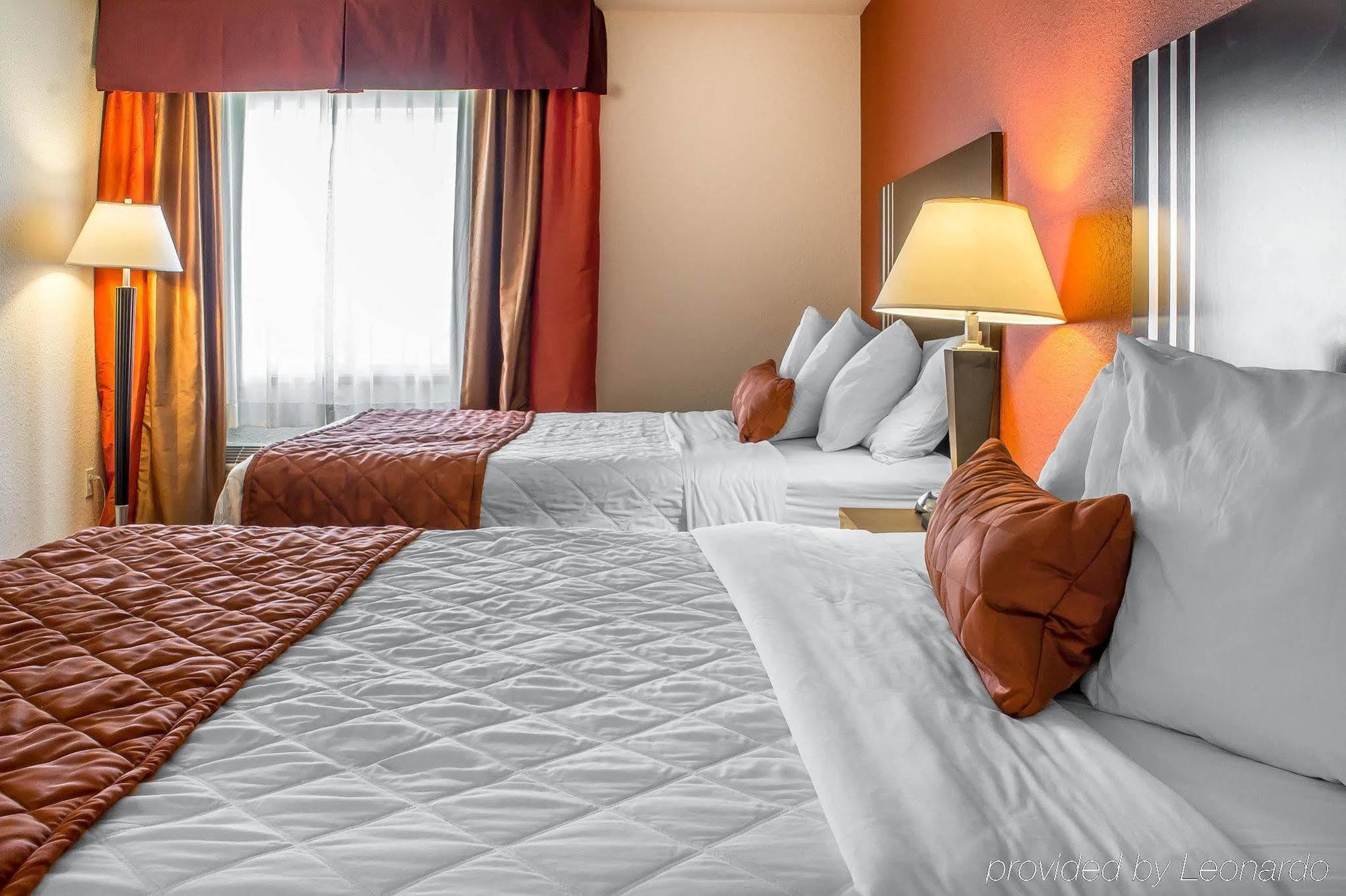 Rodeway Inn & Suites Near Okoboji Lake Milford Buitenkant foto