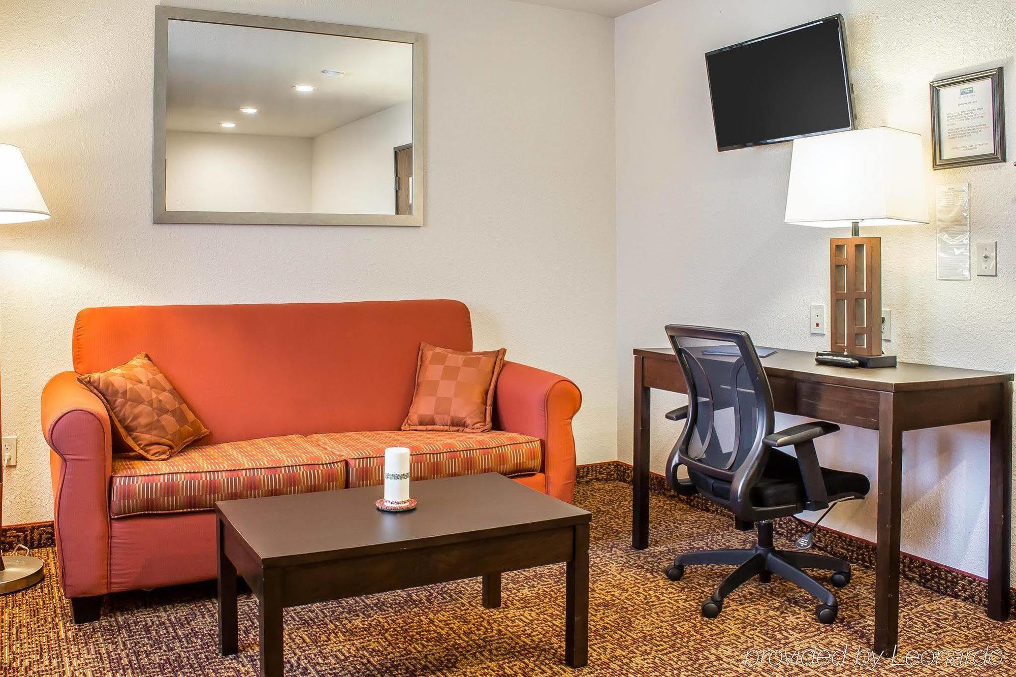 Rodeway Inn & Suites Near Okoboji Lake Milford Buitenkant foto