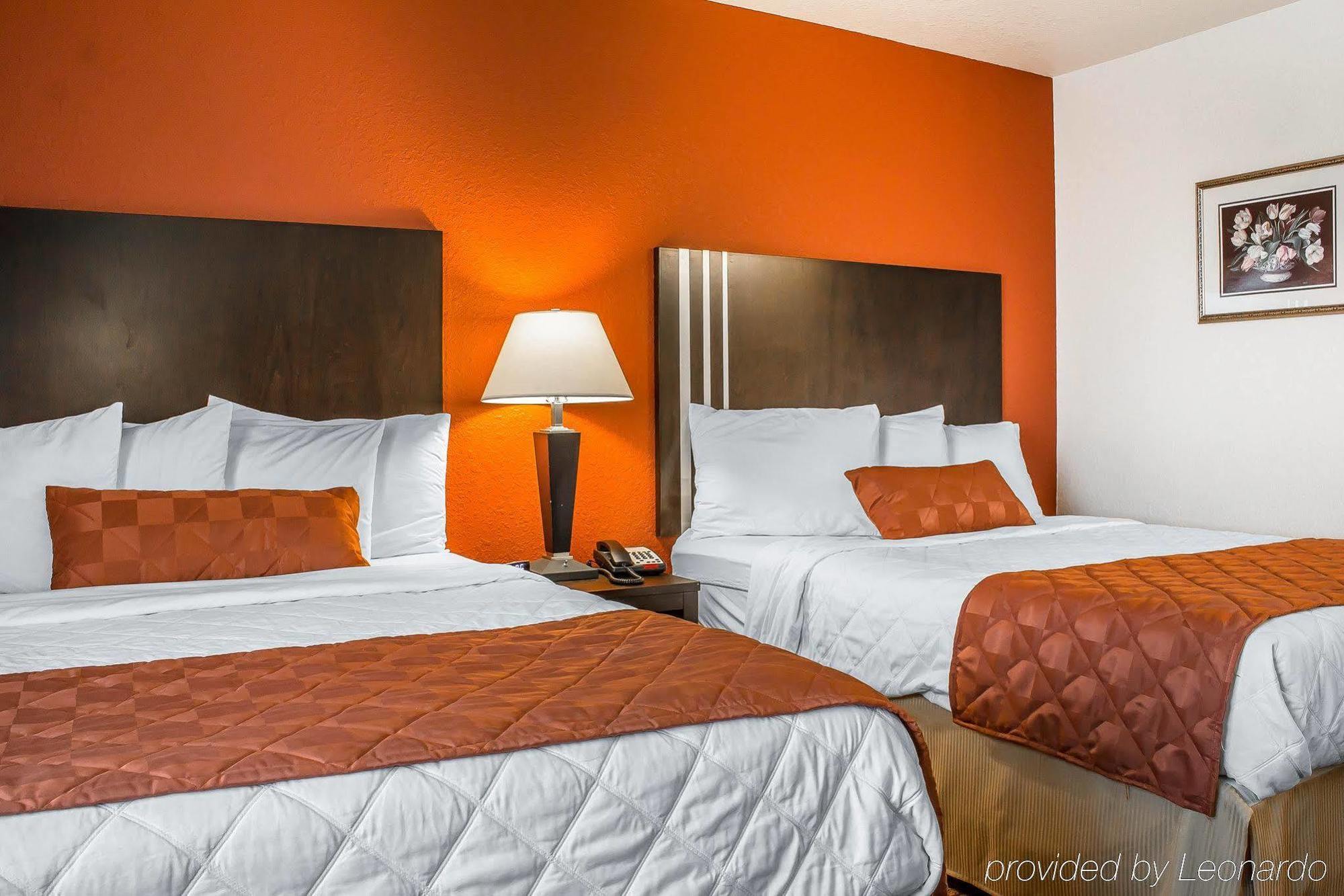 Rodeway Inn & Suites Near Okoboji Lake Milford Buitenkant foto